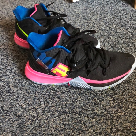 These are brand new kyrie 5 and they are very nice - Picture 3 of 6